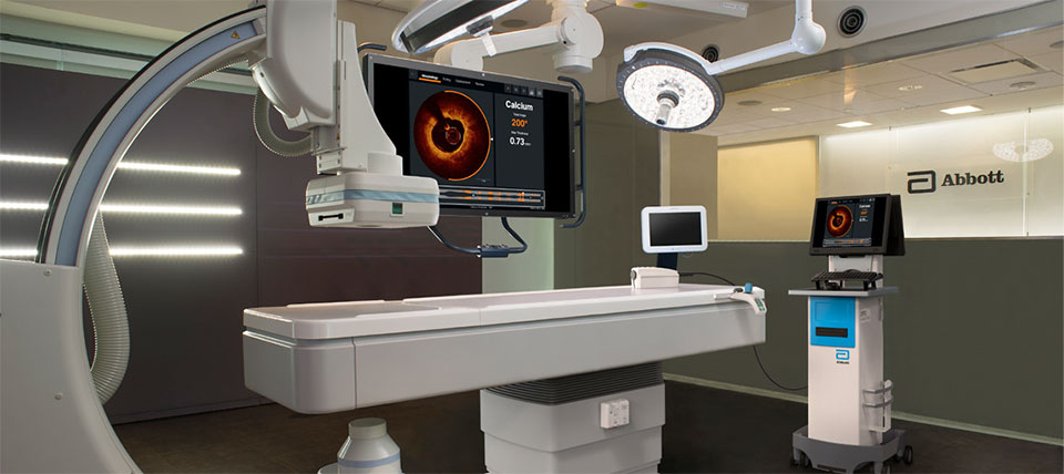 OPTIS™ Imaging Systems can be easily connected to standard boom monitors in the cath lab to display the OCT user interface on the boom monitor to view PCI information from the bedside. 