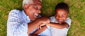 un homme et son petit-fils